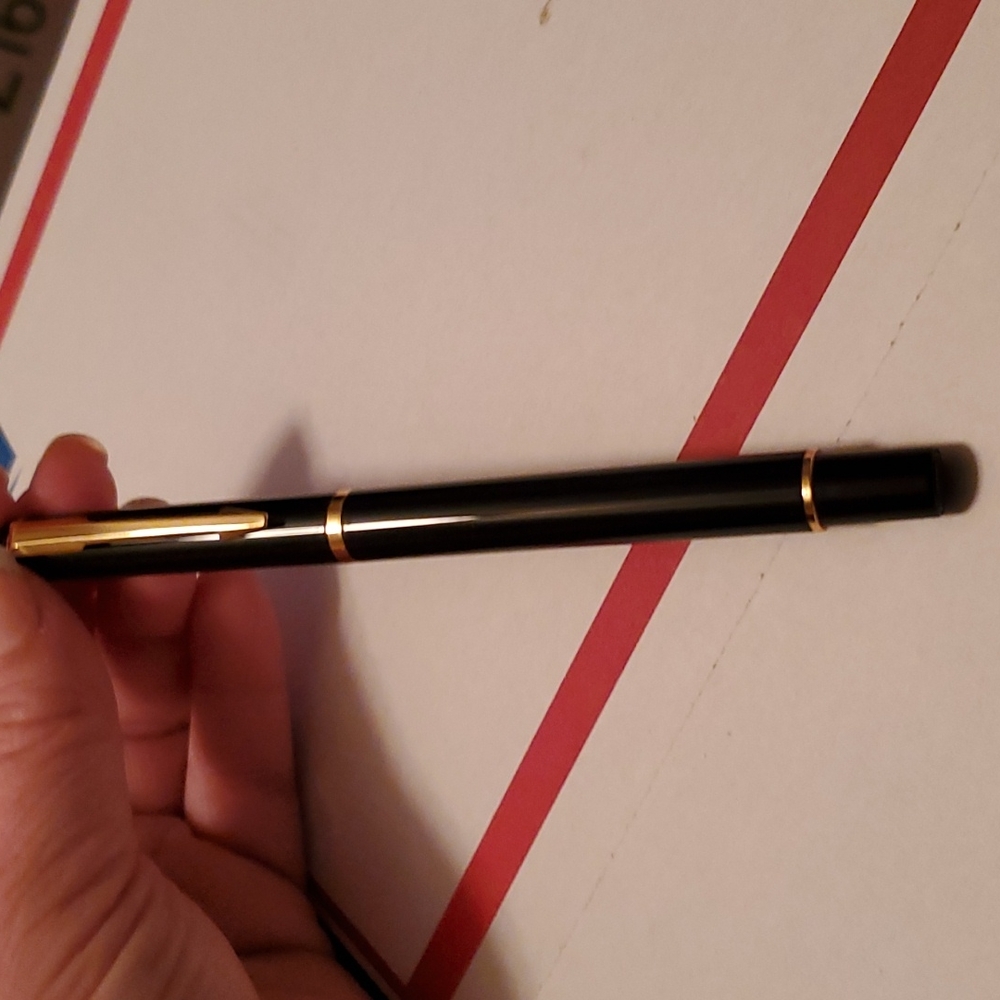 Elegant Black and Gold Pen